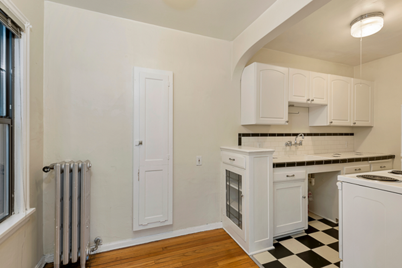 Grex Apartments - Photo 6 of 34