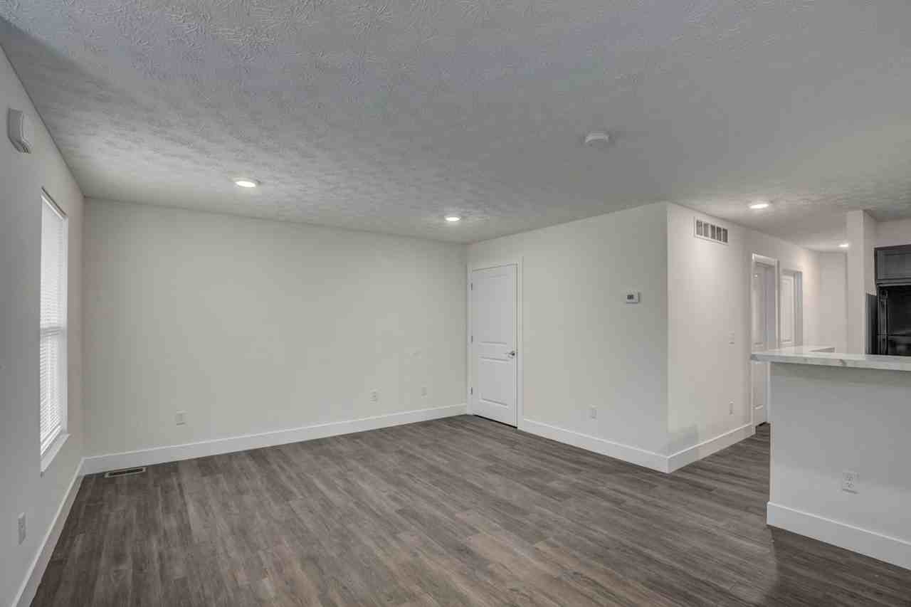 Court Yard Community - Photo 4 of 27