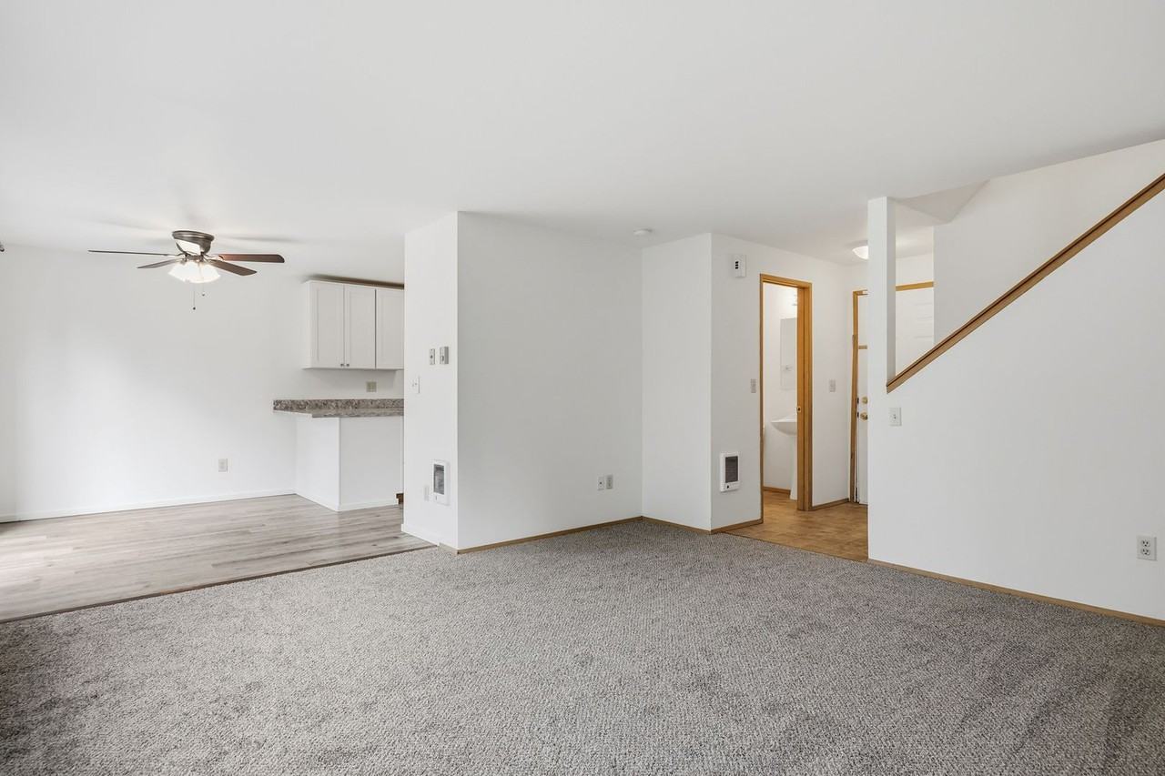 623 School Street Southeast - Photo 4 of 22