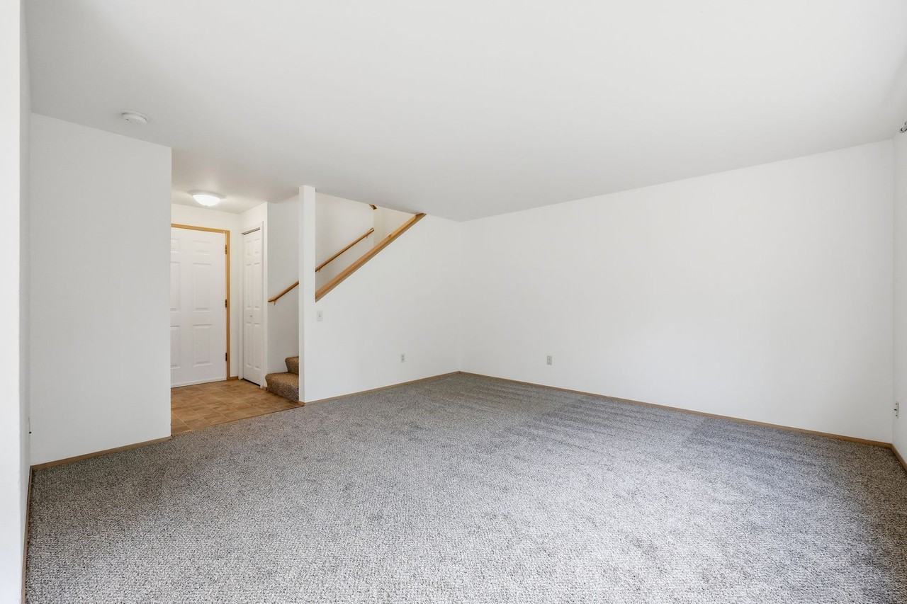 623 School Street Southeast - Photo 5 of 22