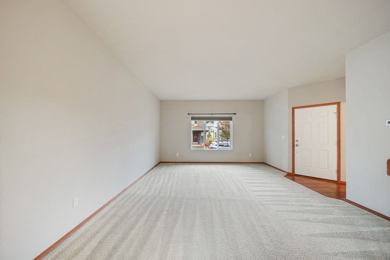 8705 Stockholm Lane Northeast - Photo 5 of 31