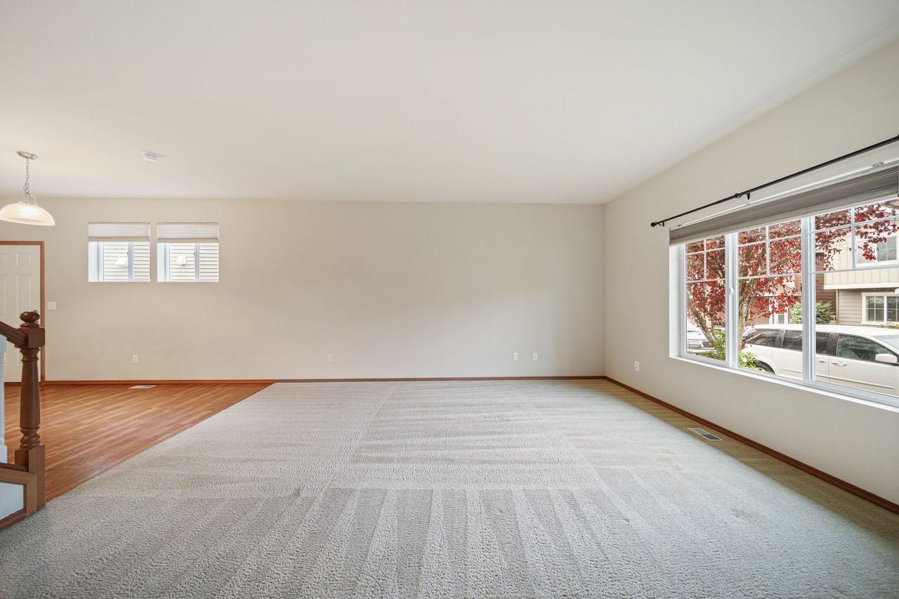 8705 Stockholm Lane Northeast - Photo 6 of 31