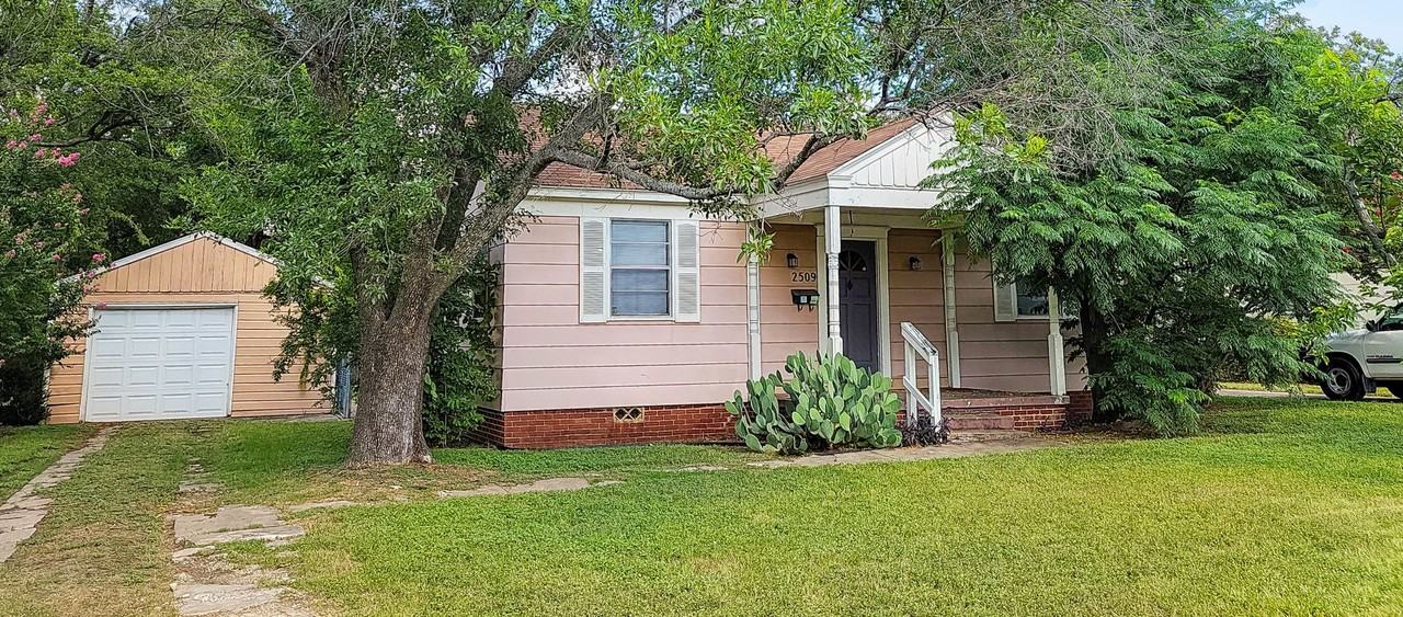 2509 Earl Lane - Photo 3 of 24