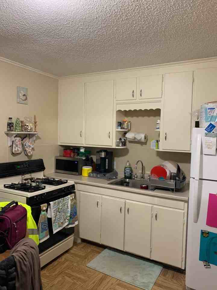 Elm St 59 East Hartford - Photo 3 of 7