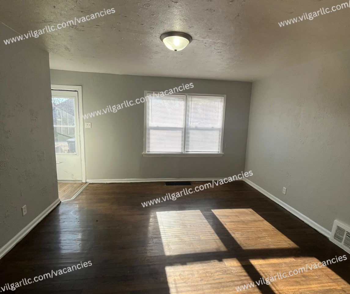 3720 E 10th Ave - Photo 3 of 16