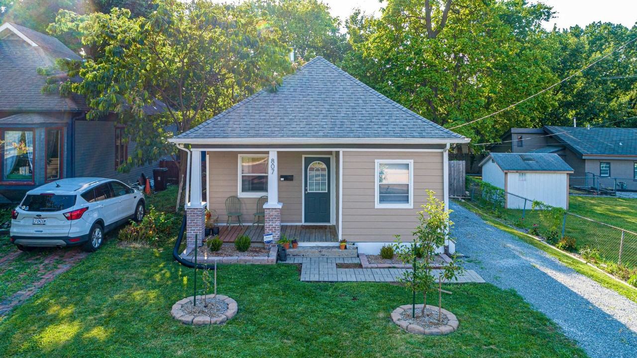 807 North Ann Street - Photo 3 of 17