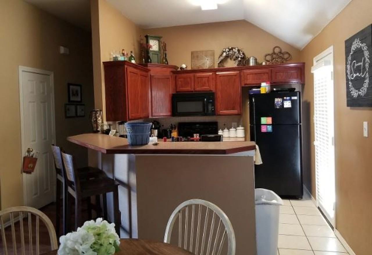 608 Oliver Lane - Photo 3 of 12