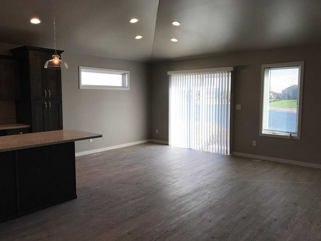 1305 Goldenwood Dr - Photo 2 of 14