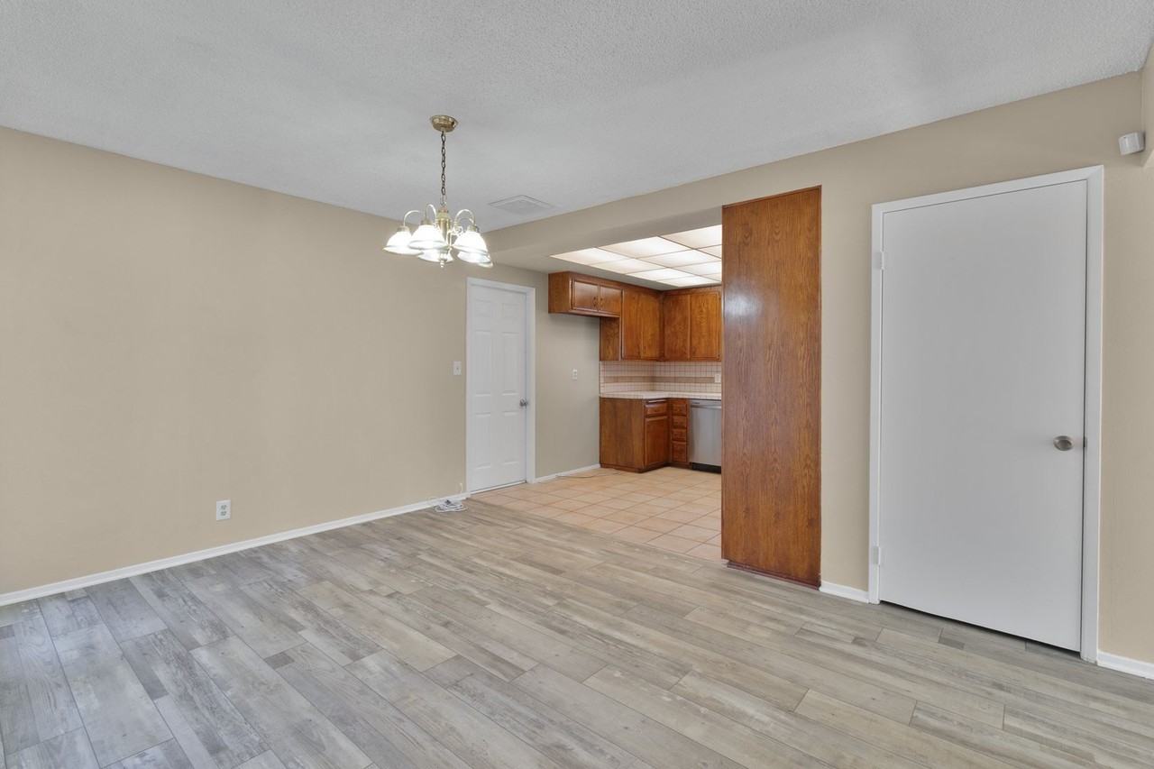 14236 Oxford Place - Photo 5 of 13