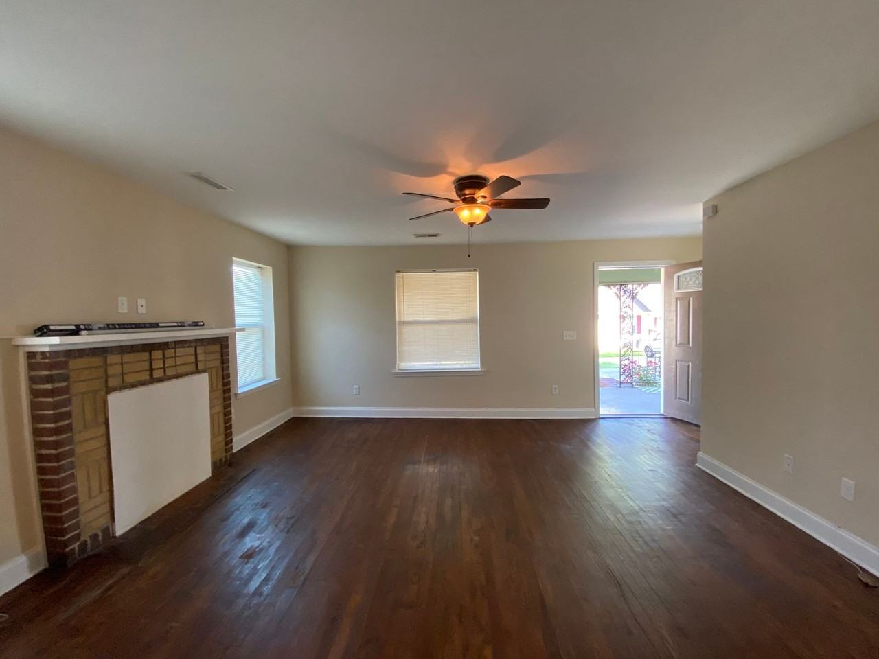 222 Dooley Street Northeast - Photo 2 of 6