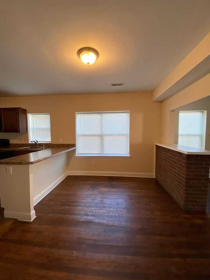 222 Dooley Street Northeast - Photo 3 of 6