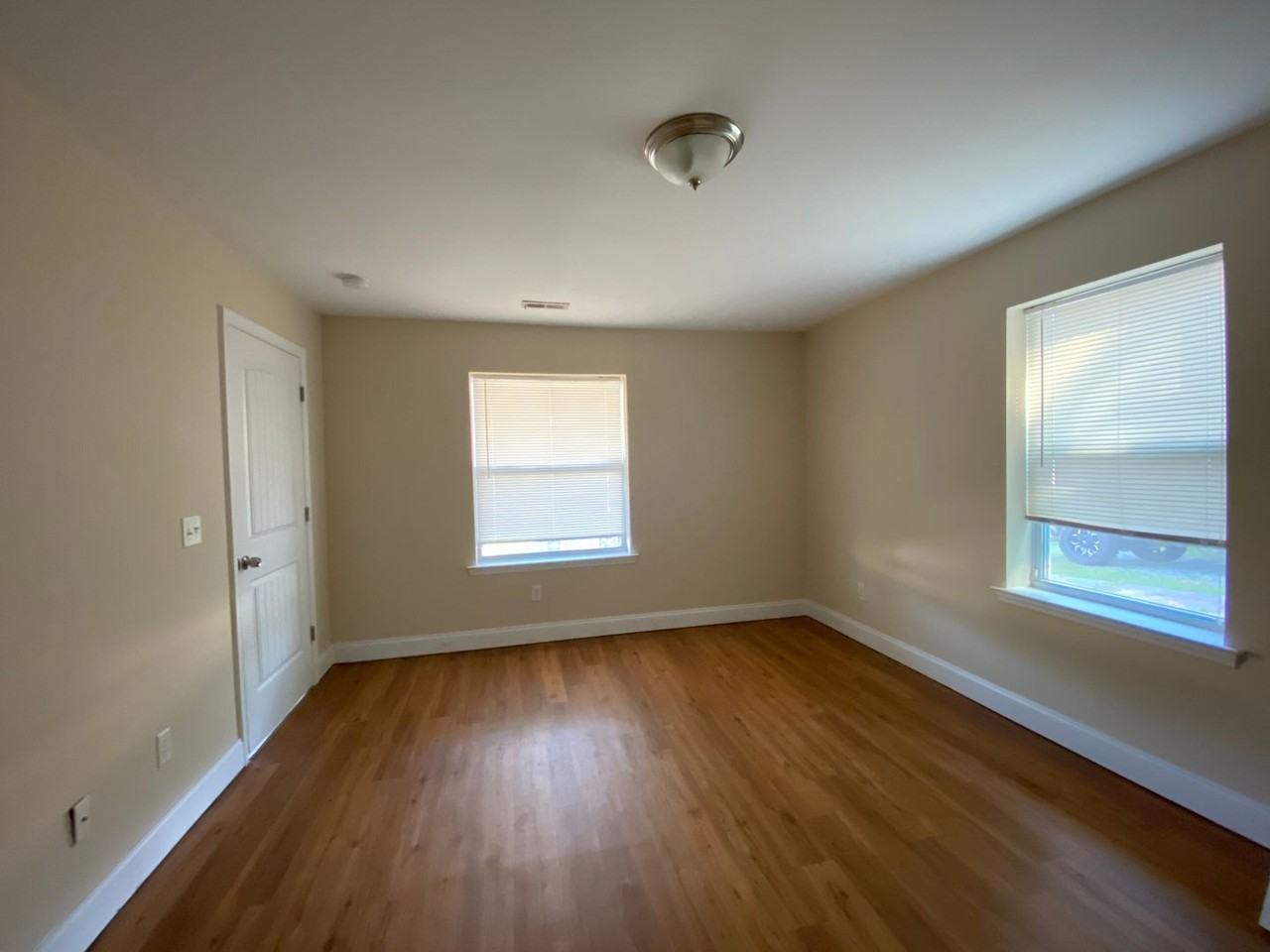 222 Dooley Street Northeast - Photo 4 of 6