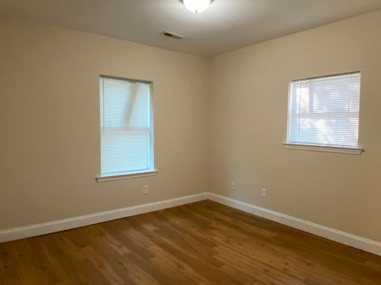 222 Dooley Street Northeast - Photo 5 of 6