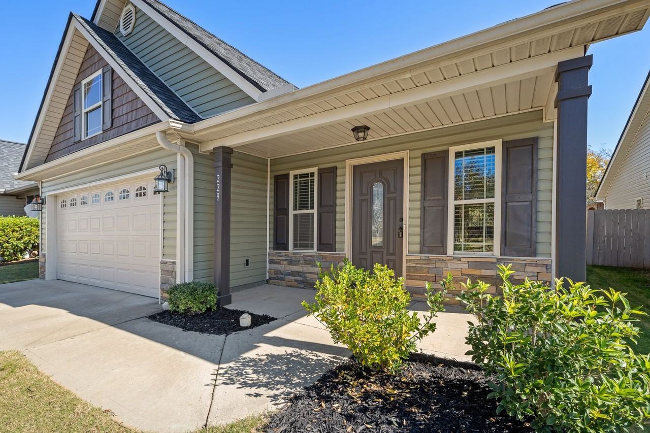 229 Bandallon Place - Photo 3 of 32