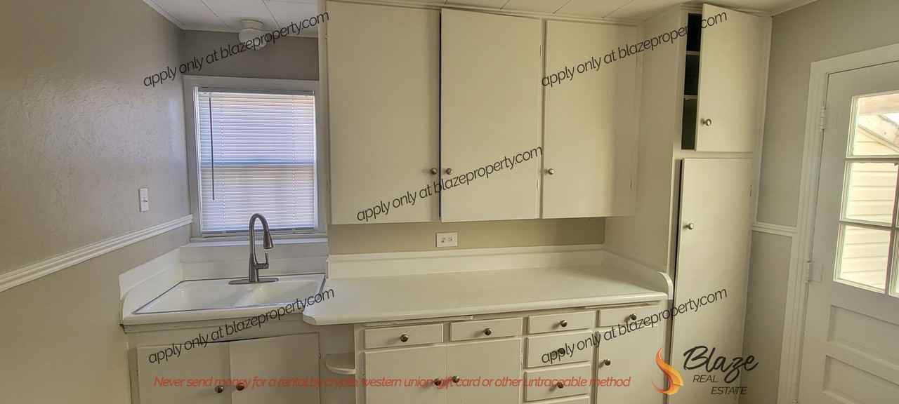 915 S Lamar St - Photo 5 of 15