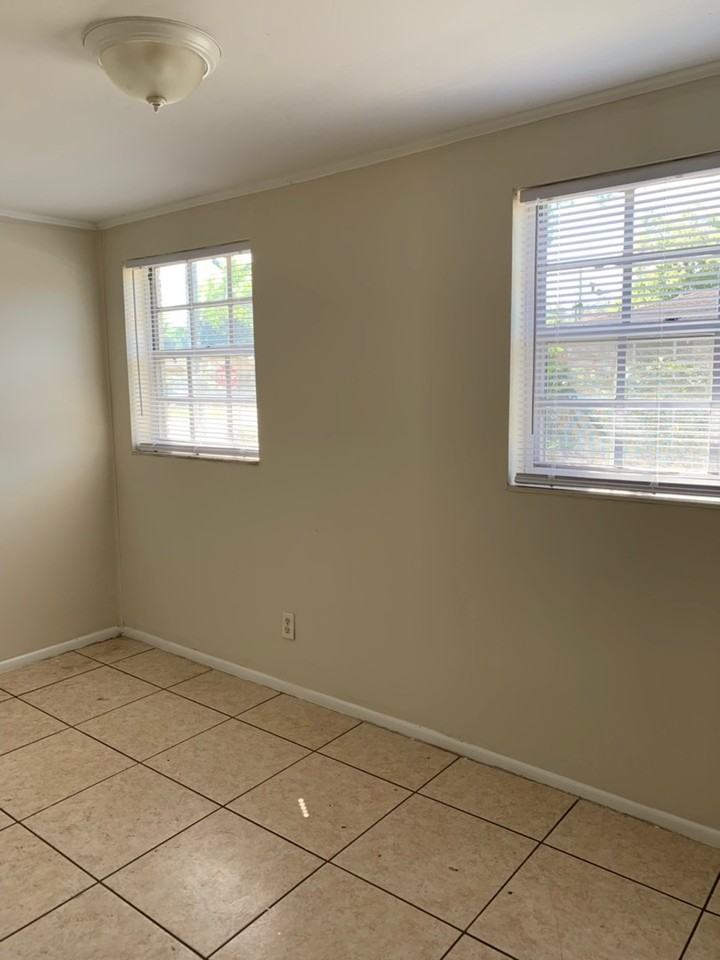 3502 Lindell Ave - Photo 7 of 13