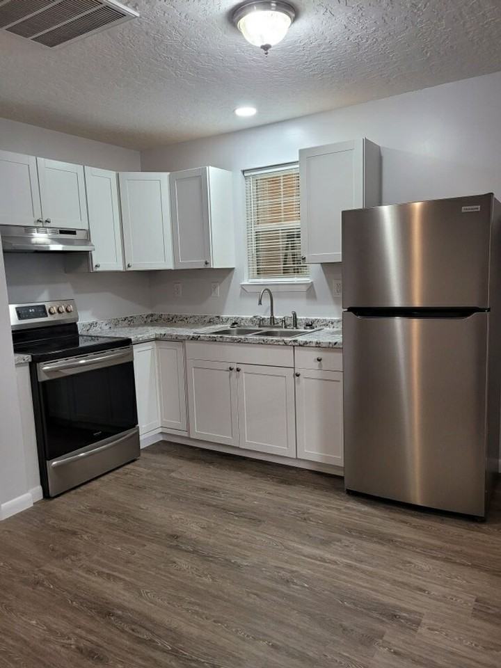 966 Grayton Rd - Photo 2 of 14