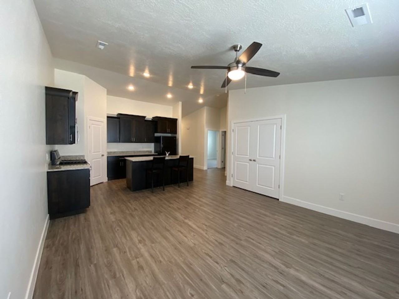 554 W 2350 N - Photo 3 of 25