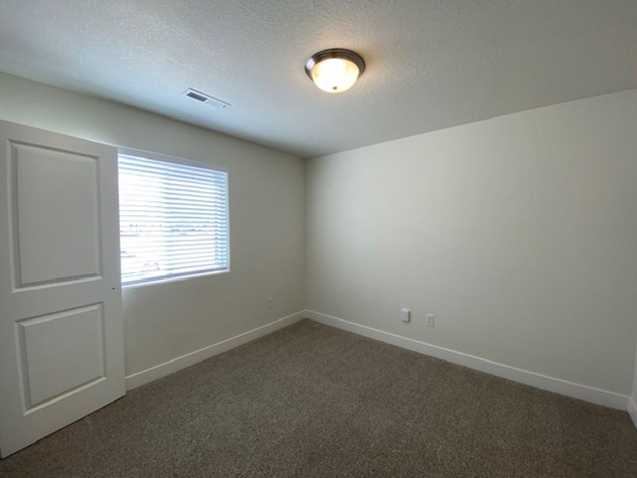 554 W 2350 N - Photo 6 of 25