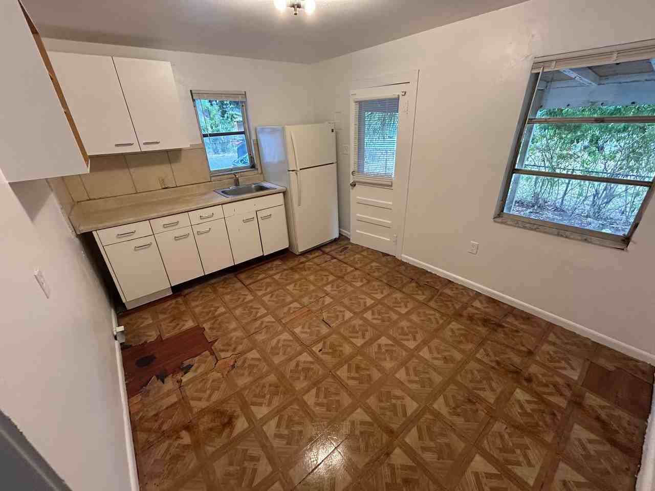 1327 21st Street - Photo 3 of 8