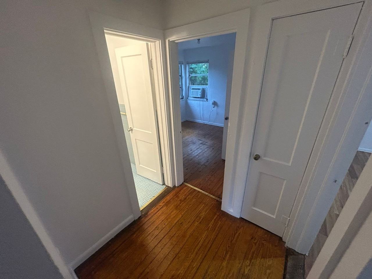 1327 21st St - Photo 6 of 8