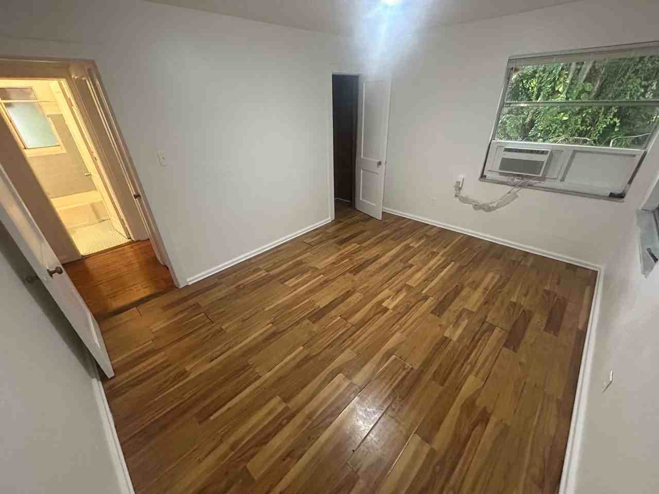 1327 21st St - Photo 7 of 8