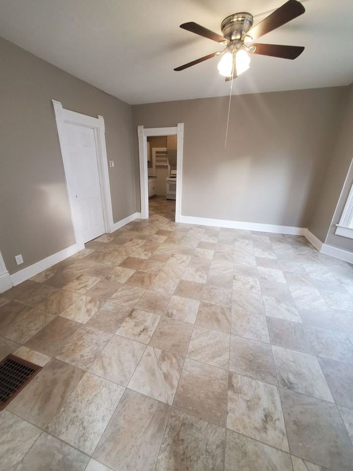 1616 61st Street - Photo 3 of 16