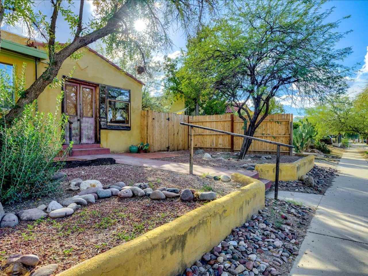 520 E Helen St - Photo 2 of 27