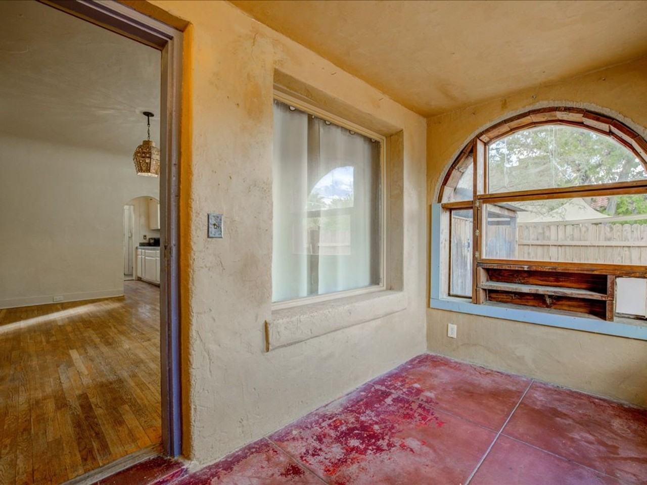 520 E Helen St - Photo 3 of 27