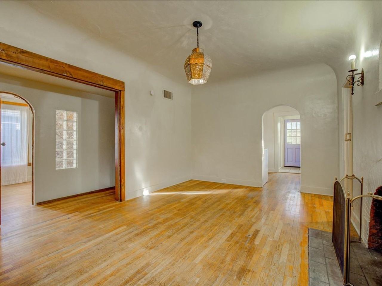 520 E Helen St - Photo 5 of 27