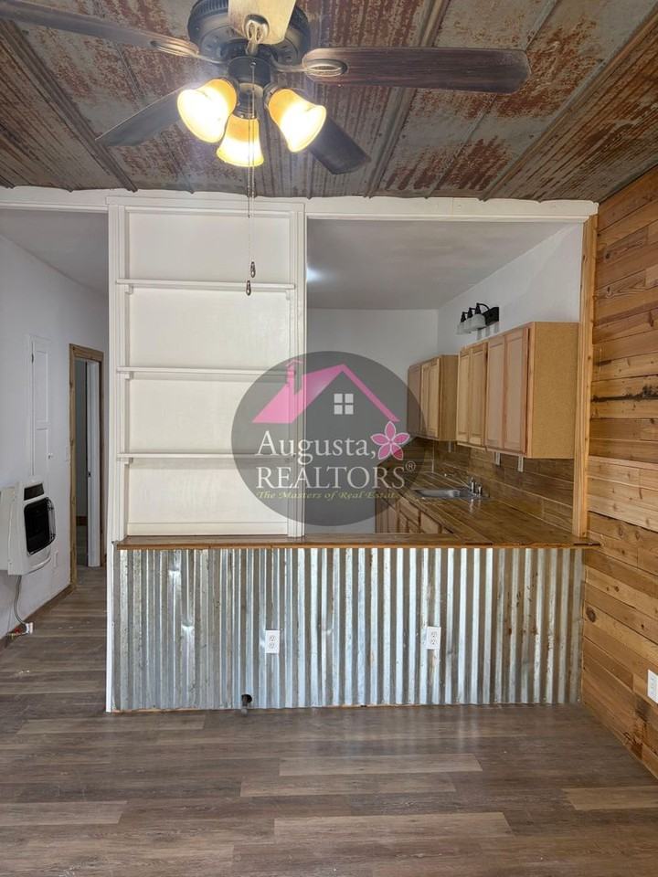 307 Oak Street - Photo 2 of 15