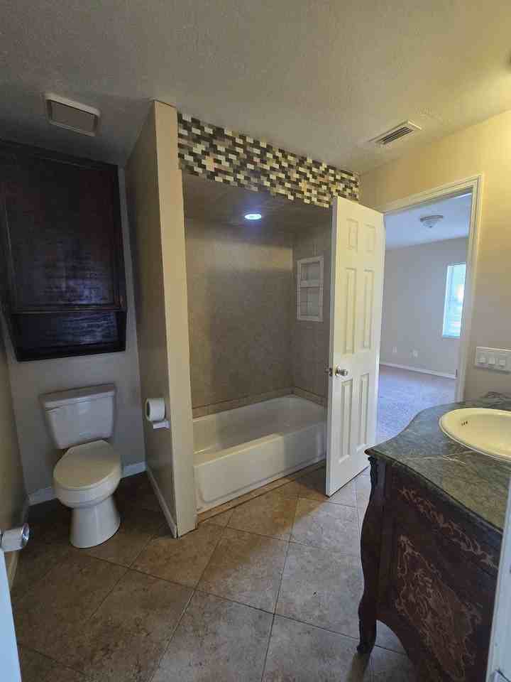 609 N Palm Dr - Photo 3 of 15