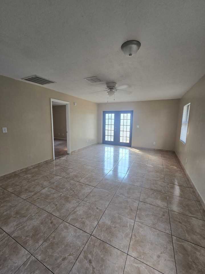609 N Palm Dr - Photo 6 of 15