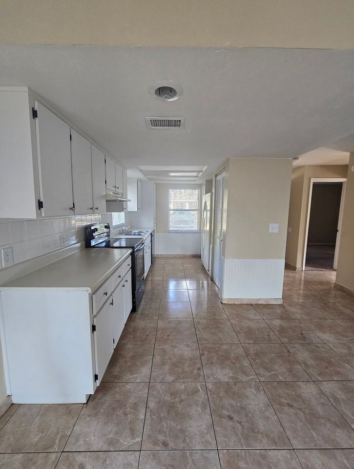 609 N Palm Dr - Photo 7 of 15