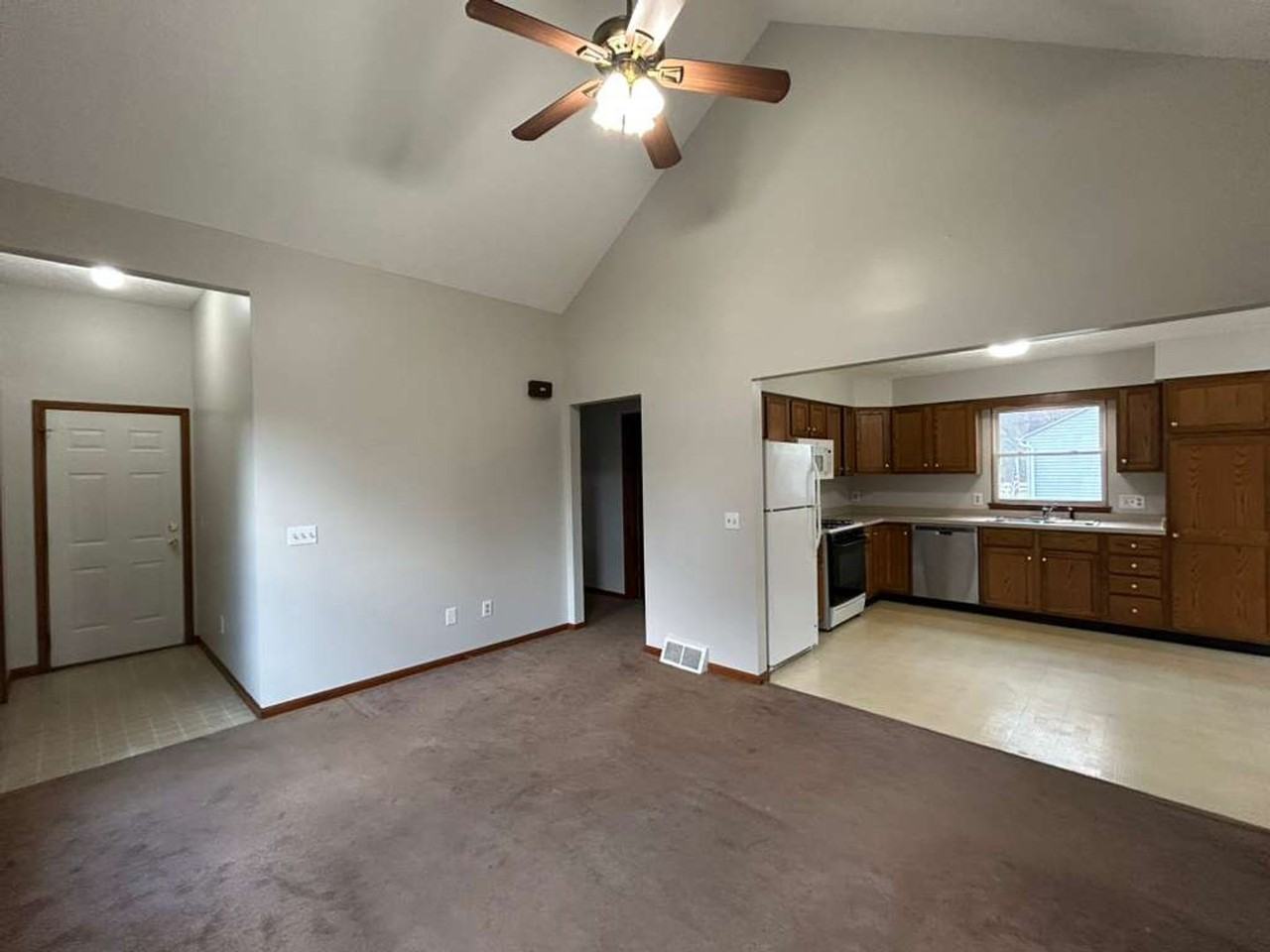 376 Chestnut St - Photo 2 of 22