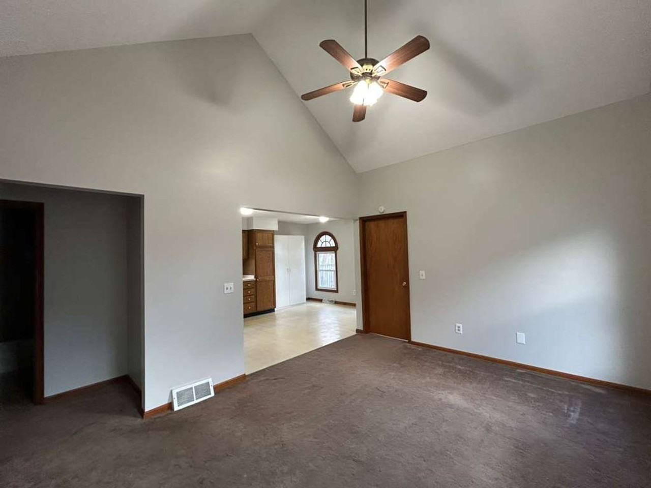 376 Chestnut St - Photo 4 of 22