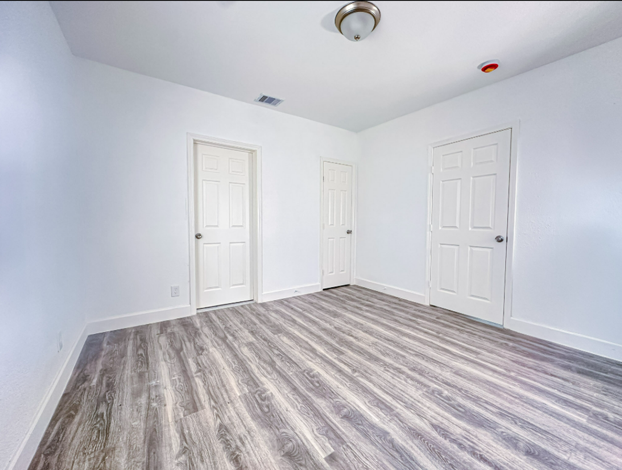 2555 Pierce St - Photo 2 of 29