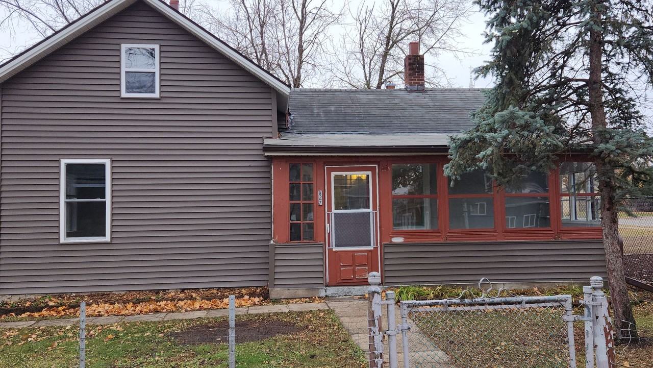 1127 Liberty St - Photo 2 of 19