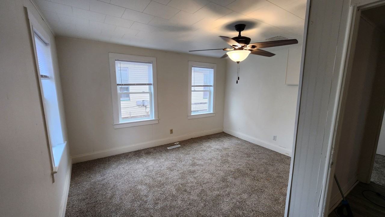1127 Liberty St - Photo 6 of 19