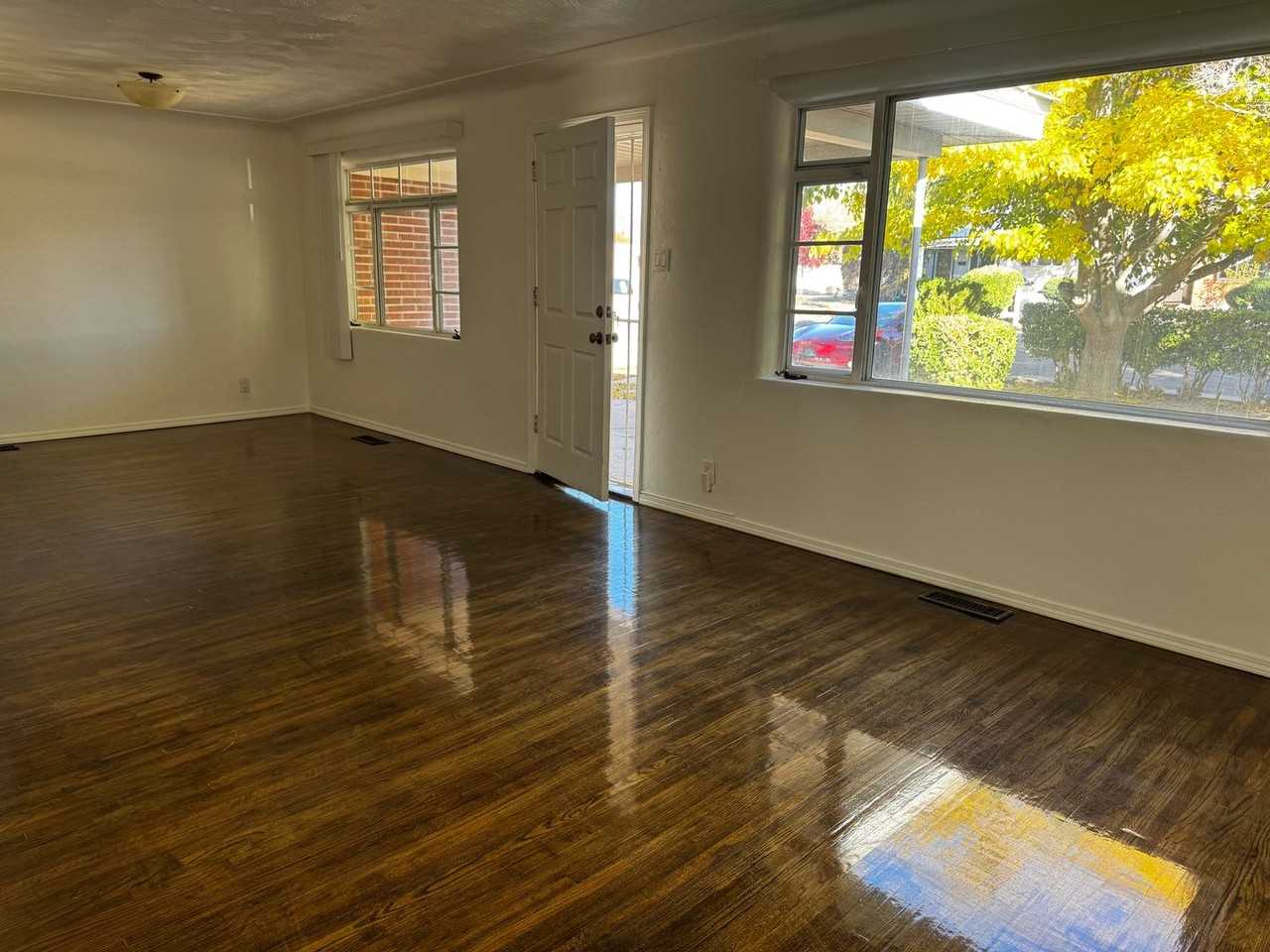 1105 Indiana St Se - Photo 2 of 15