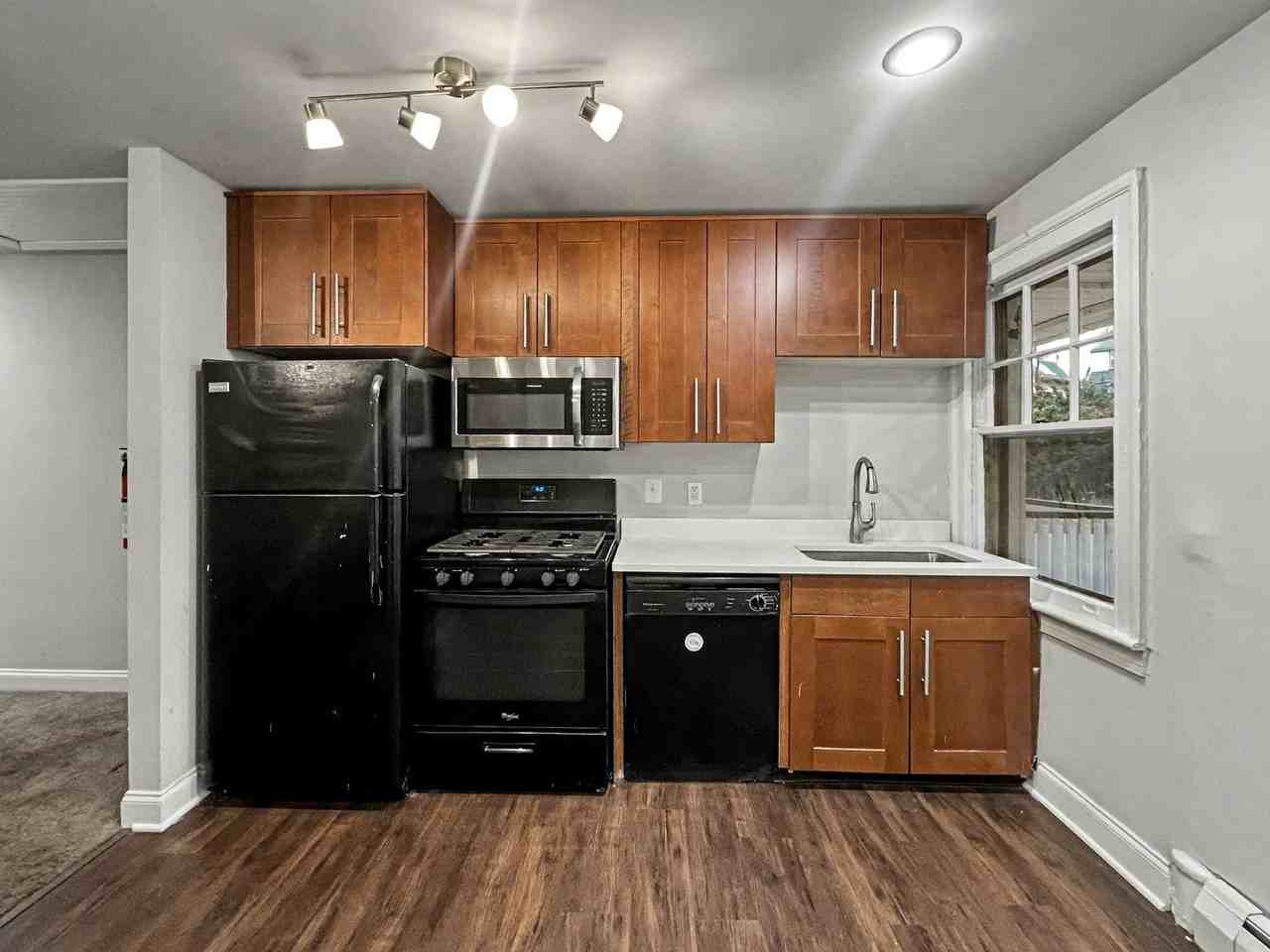 201 N Aberdeen Ave - Photo 2 of 14