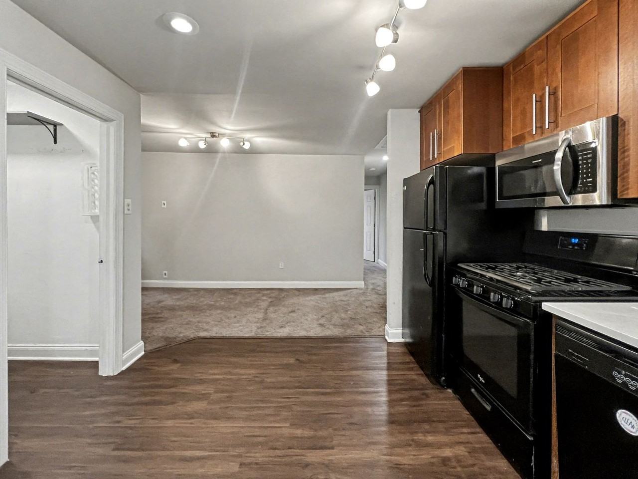 201 N Aberdeen Ave - Photo 3 of 14