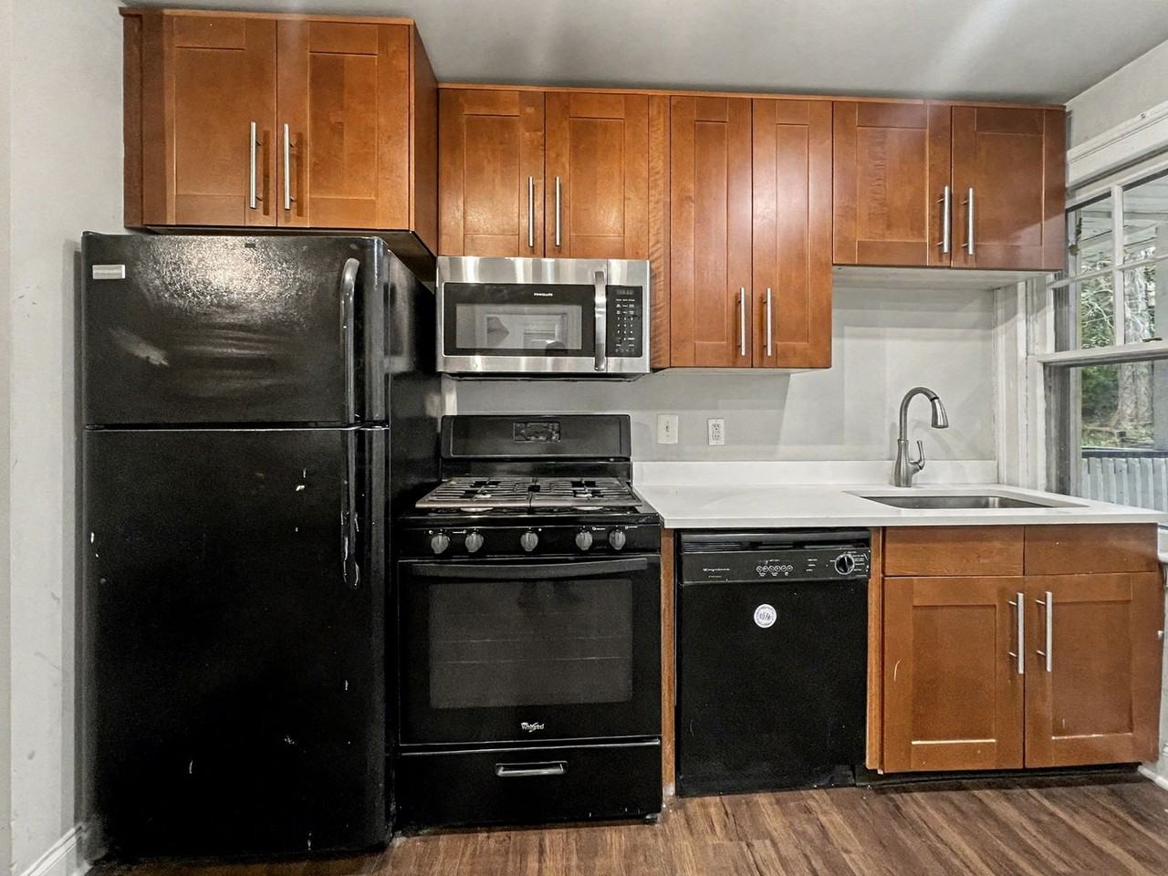 201 N Aberdeen Ave - Photo 4 of 14