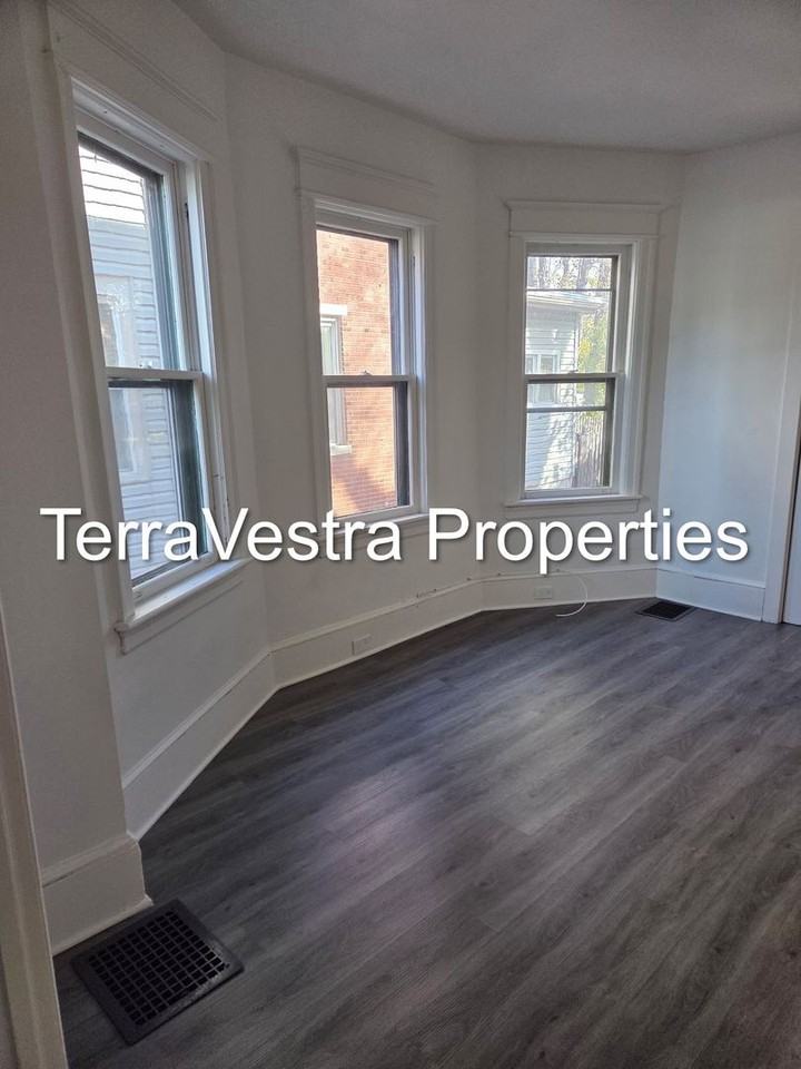 28 W Madison Ave - Photo 4 of 9