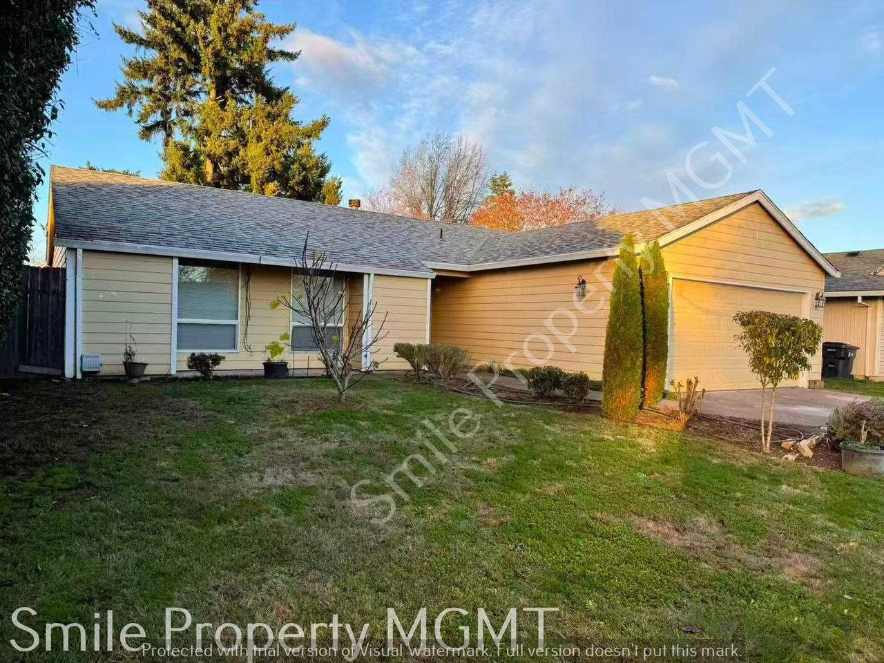 330 S Heather St - Photo 2 of 10