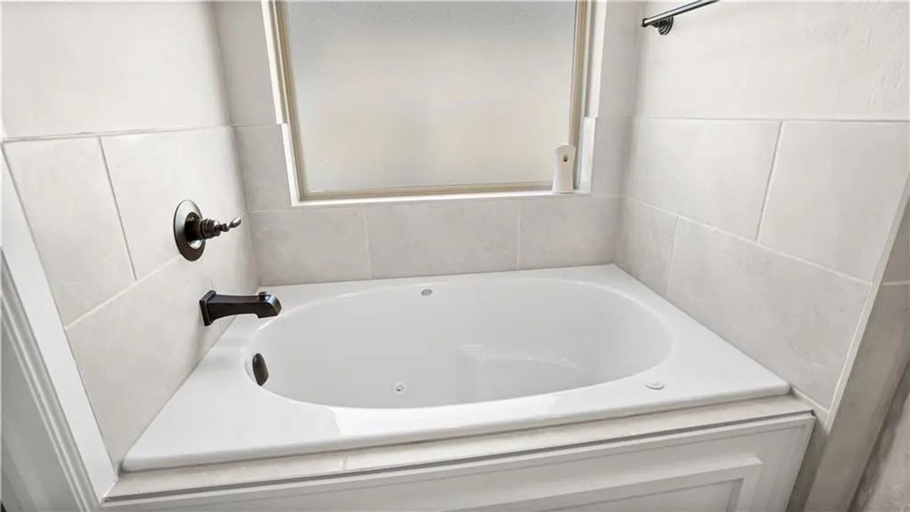 4300 Palmetto Trl - Photo 5 of 9