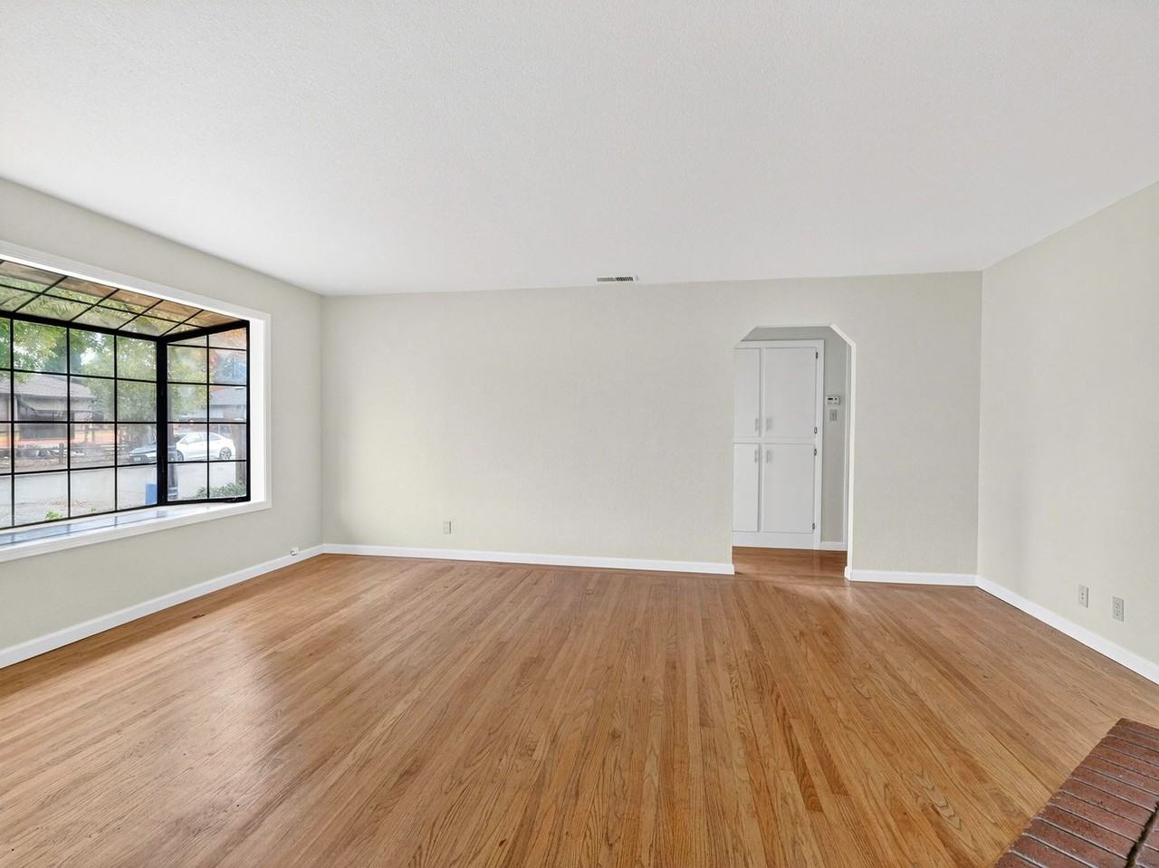 2127 Berkeley Dr - Photo 3 of 24