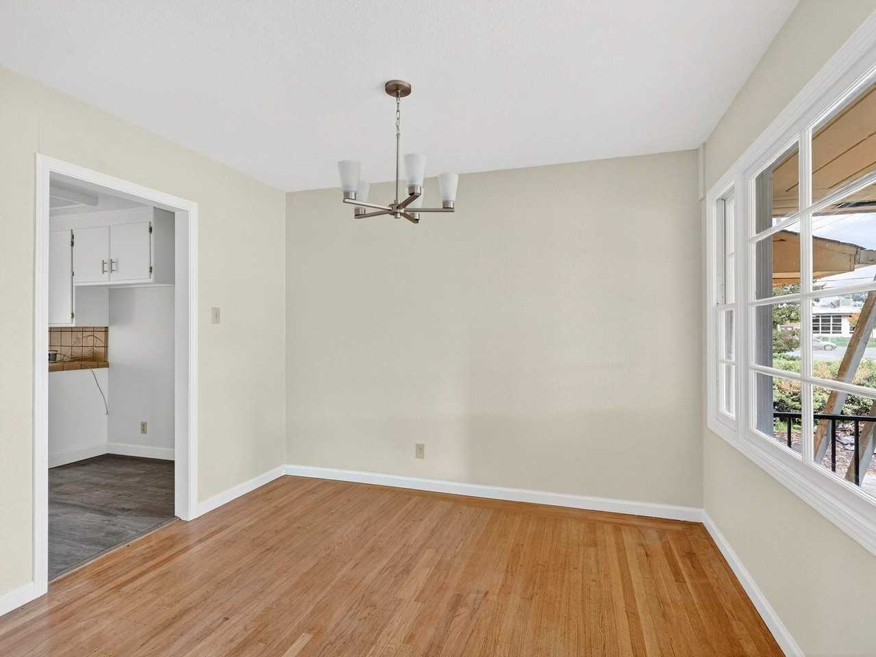 2127 Berkeley Dr - Photo 6 of 24