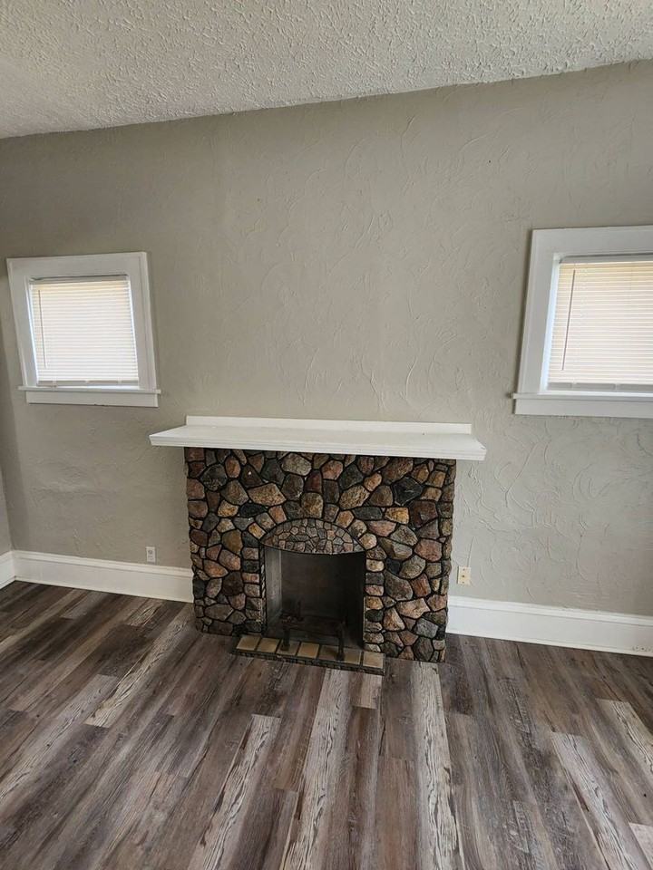 1774 Oakdale Ave - Photo 5 of 32