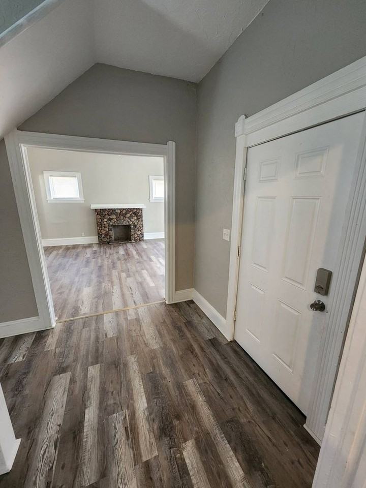 1774 Oakdale Ave - Photo 6 of 32